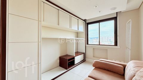 Image 8 - 896681