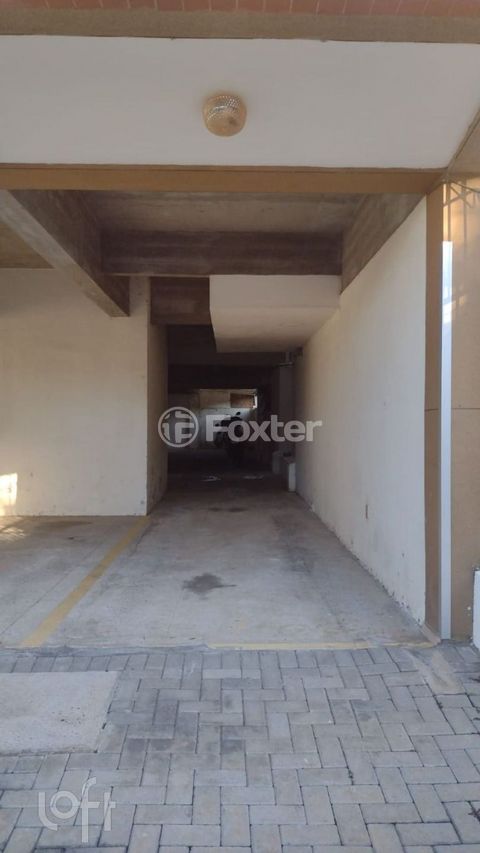 Image 0 - 896682