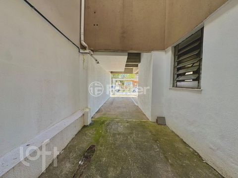 Image 17 - 896682