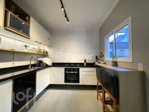 Image 5 - 896686
