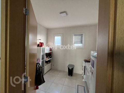 Image 6 - 896687