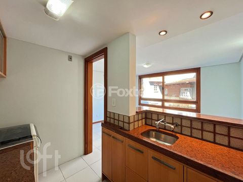 Image 7 - 896700