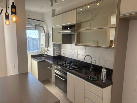 Image 8 - 896707