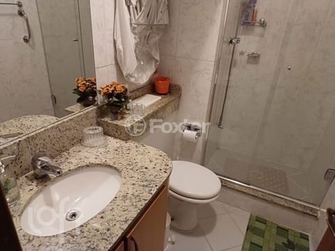 Image 8 - 896709