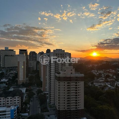 Image 11 - 896742