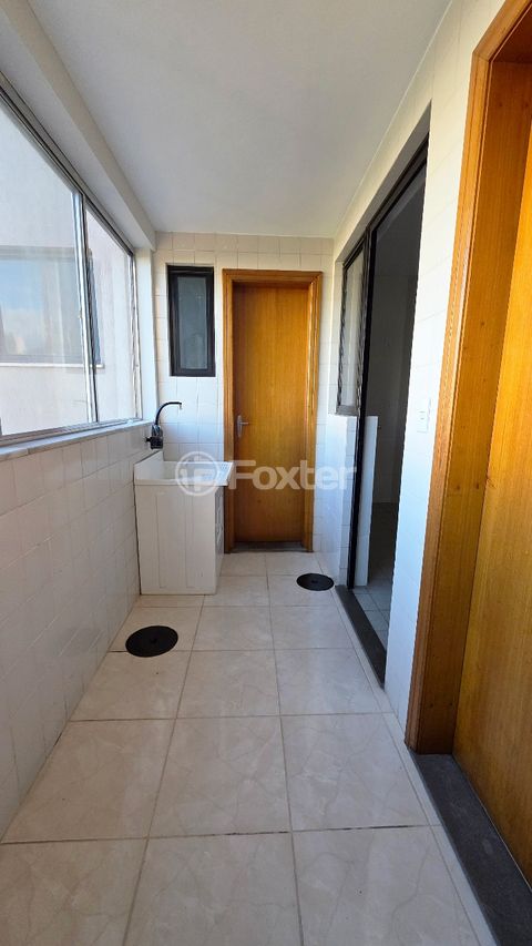 Image 9 - 896786