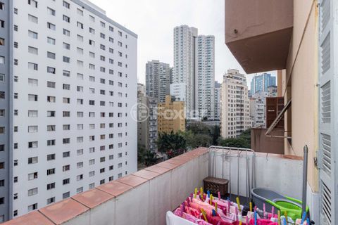 Image 10 - 896805