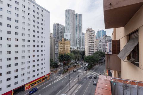 Image 11 - 896805