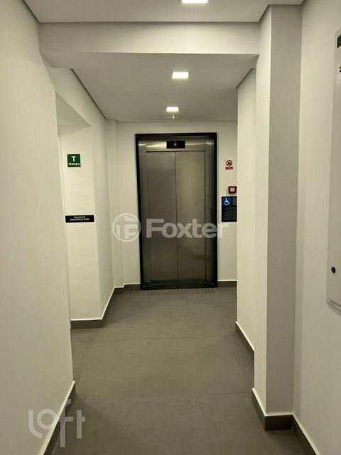 Image 17 - 896845