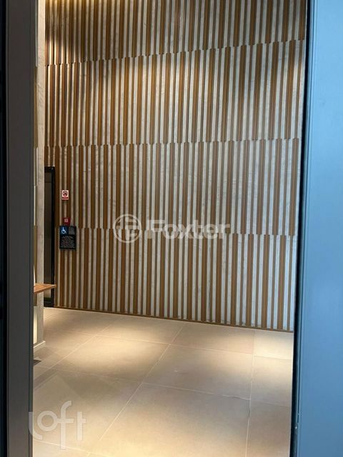 Image 6 - 896845