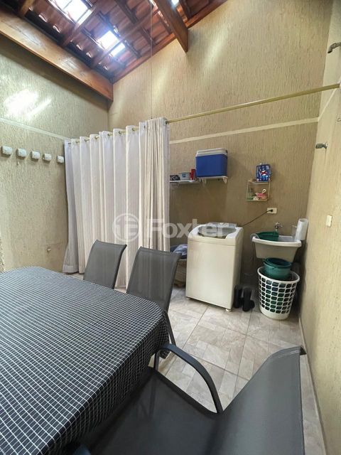 Image 9 - 896849