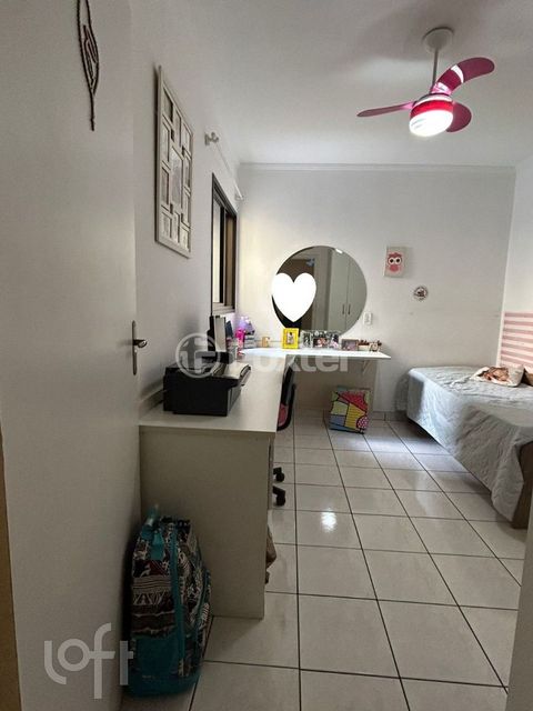 Image 9 - 896910