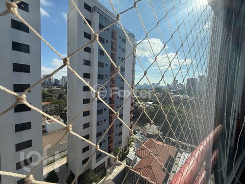 Image 8 - 896931
