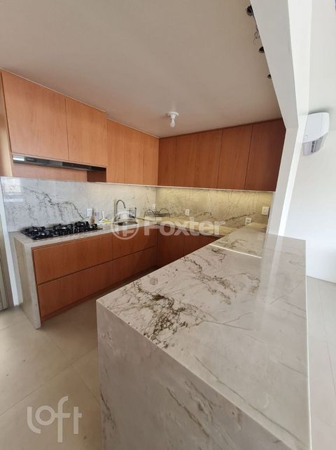 Image 7 - 896942