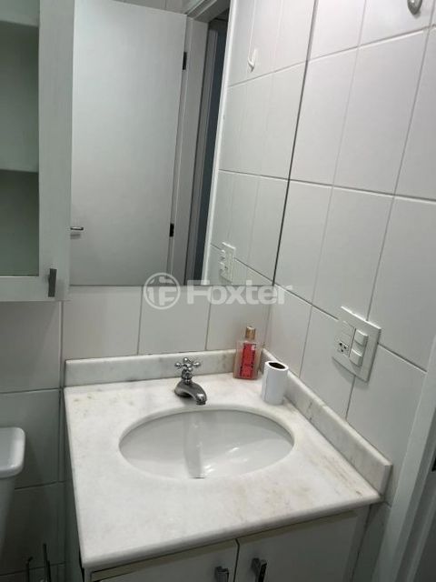Image 8 - 896979
