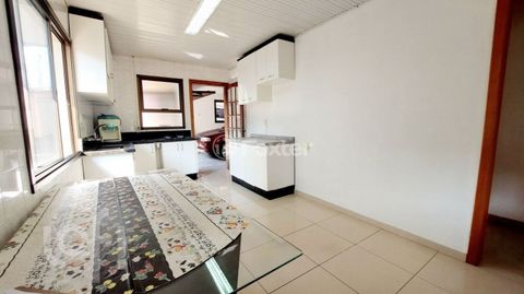Image 3 - 896980