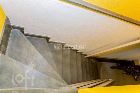 Image 17 - 897003