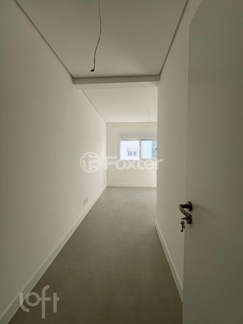 Image 1 - 897303