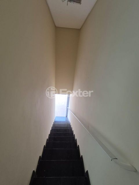 Image 8 - 897305