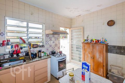 Image 4 - 897446