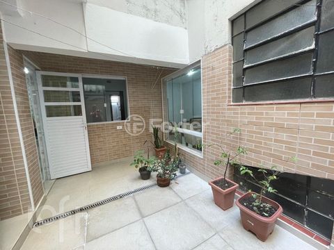 Image 15 - 897482