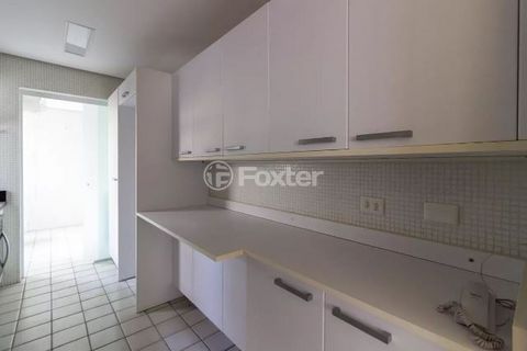 Image 7 - 897590
