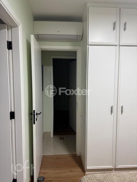 Image 17 - 897645