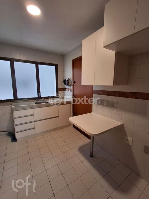 Image 7 - 897650