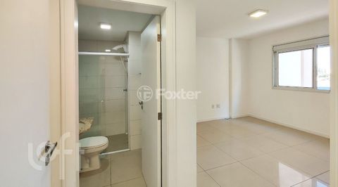 Image 8 - 897662