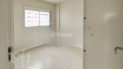 Image 8 - 897668