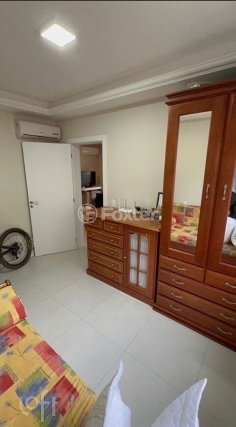 Image 9 - 897675
