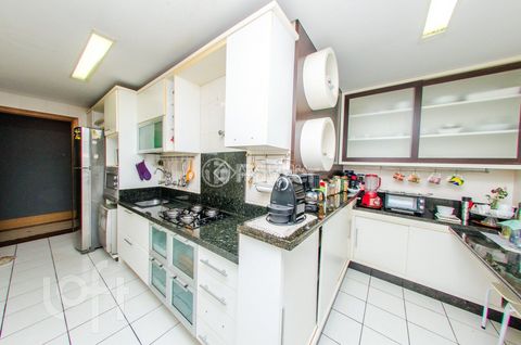 Image 7 - 897680