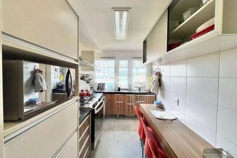 Image 17 - 897699