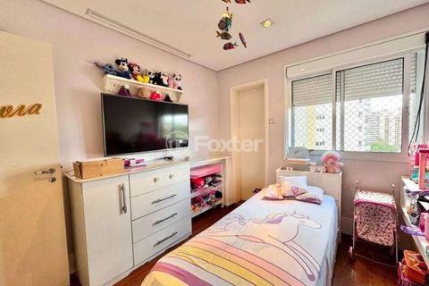 Image 8 - 897699
