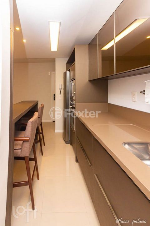 Image 6 - 897804