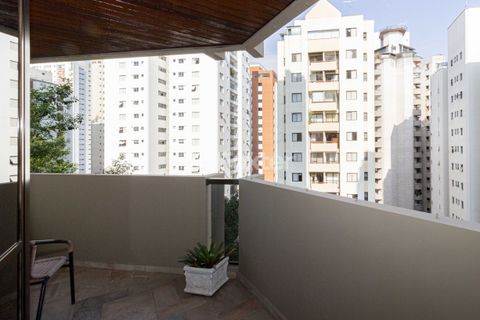 Image 4 - 897818