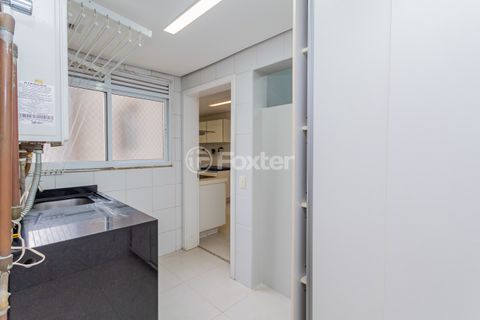 Image 16 - 897825