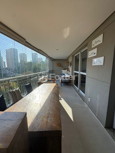 Image 6 - 897825