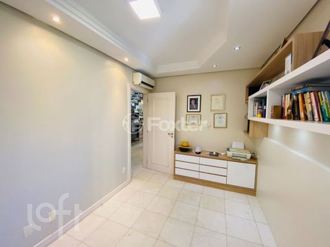 Image 7 - 897844