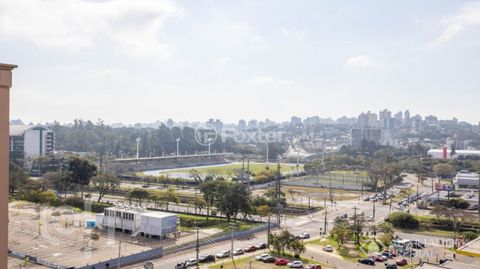 Image 17 - 897956