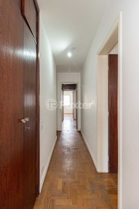 Image 8 - 897997