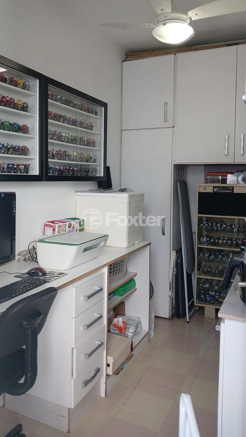 Image 3 - 898001
