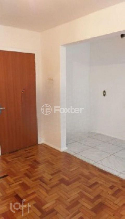 Image 7 - 898020