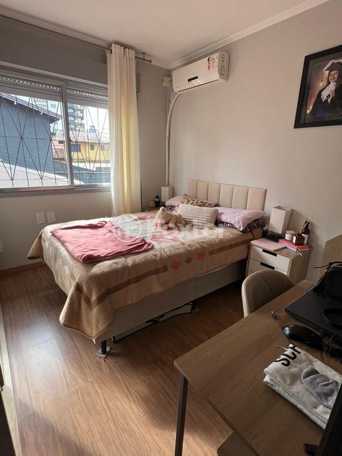 Image 15 - 898033