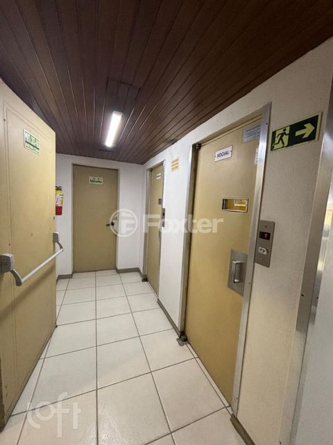 Image 17 - 898037