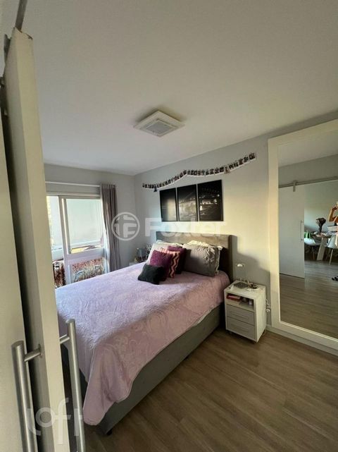Image 7 - 898059
