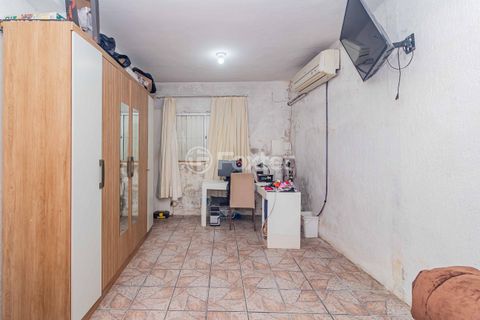 Image 15 - 898060