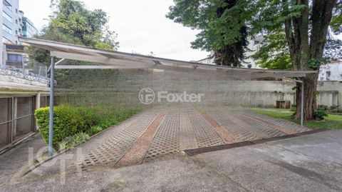 Image 1 - 898079