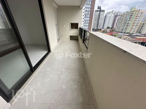 Image 15 - 898103