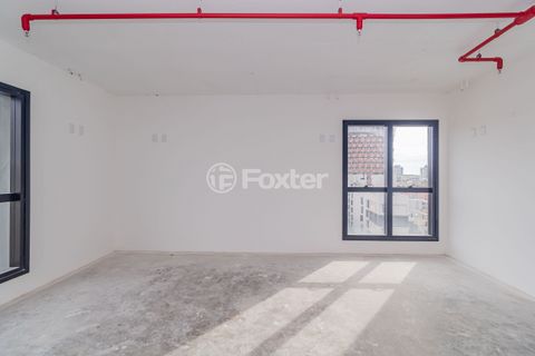 Image 4 - 898205